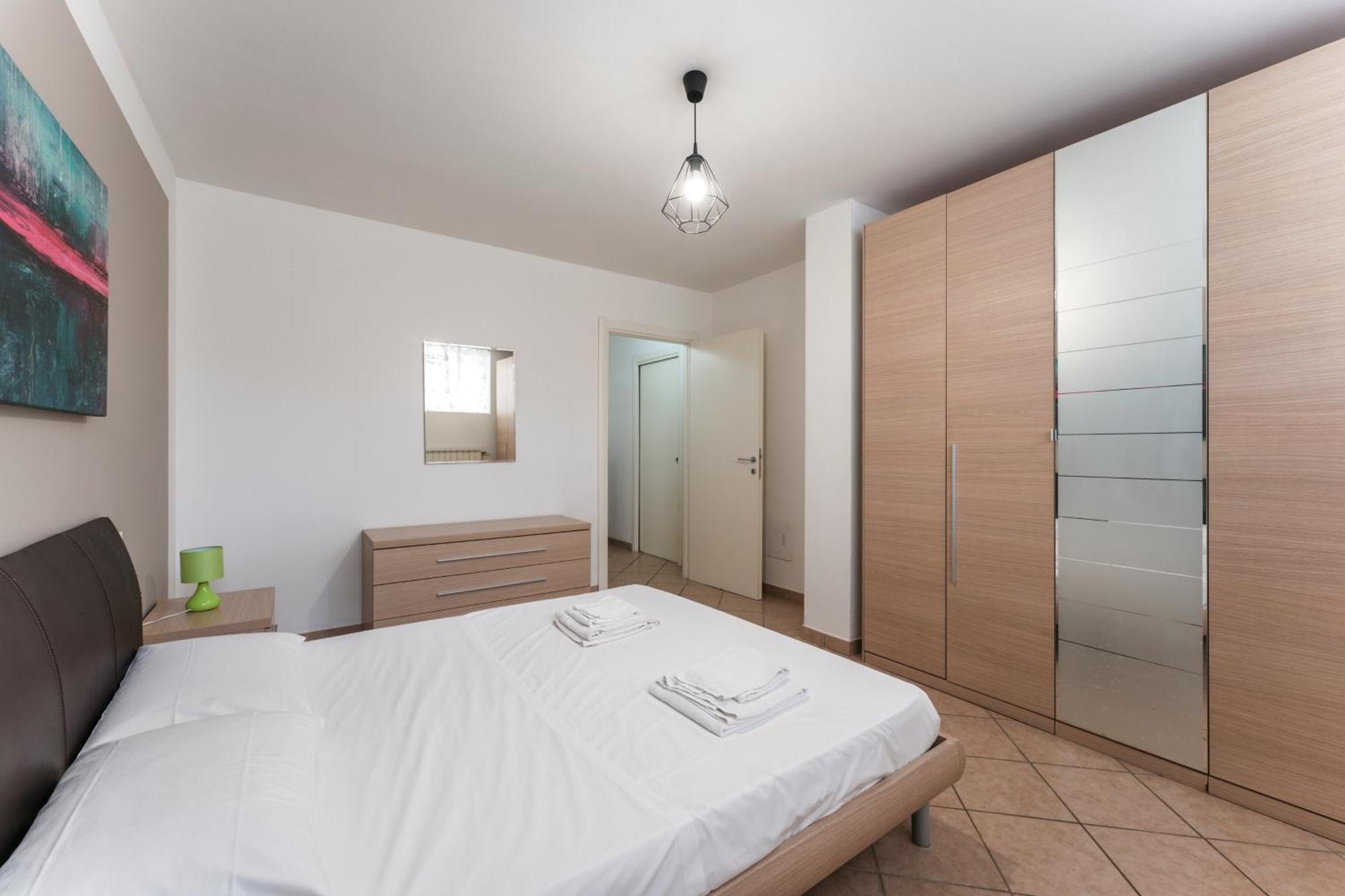 Matteotti Apartments เดเซนซาโนเดลการ์ดา ภายนอก รูปภาพ