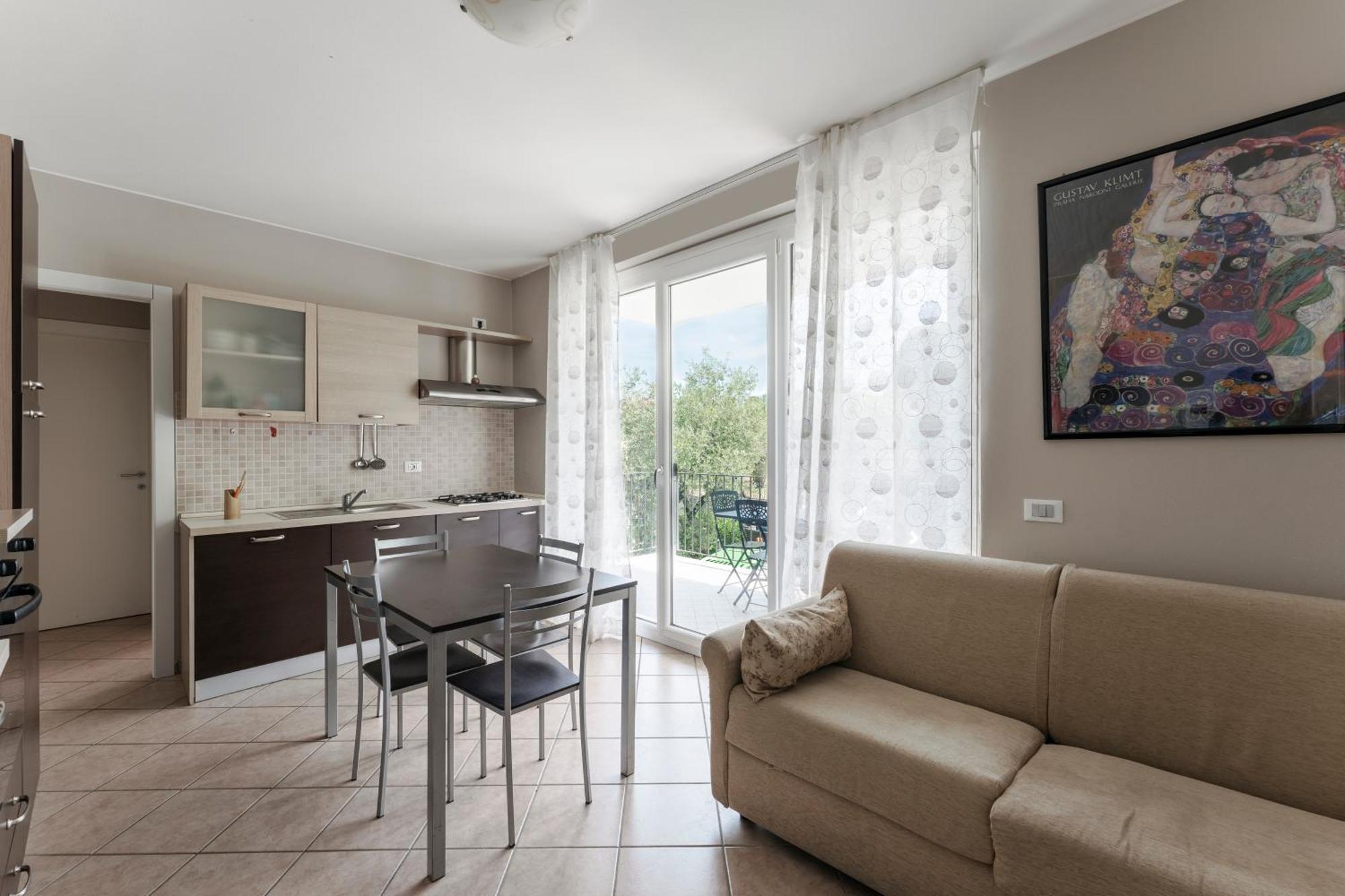 Matteotti Apartments เดเซนซาโนเดลการ์ดา ภายนอก รูปภาพ